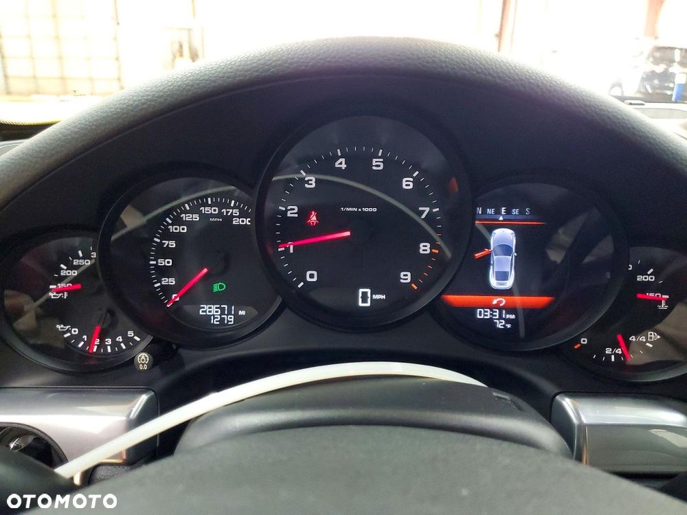 Porsche 911 Carrera 4 PDK - 11