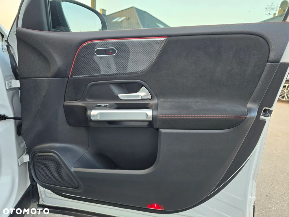 Mercedes-Benz GLB 200 d 4-Matic AMG Line 8G-DCT - 25
