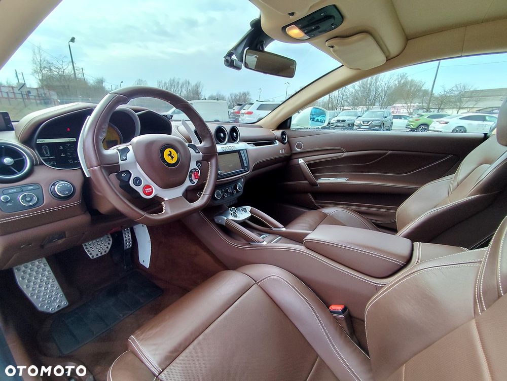 Ferrari FF - 12