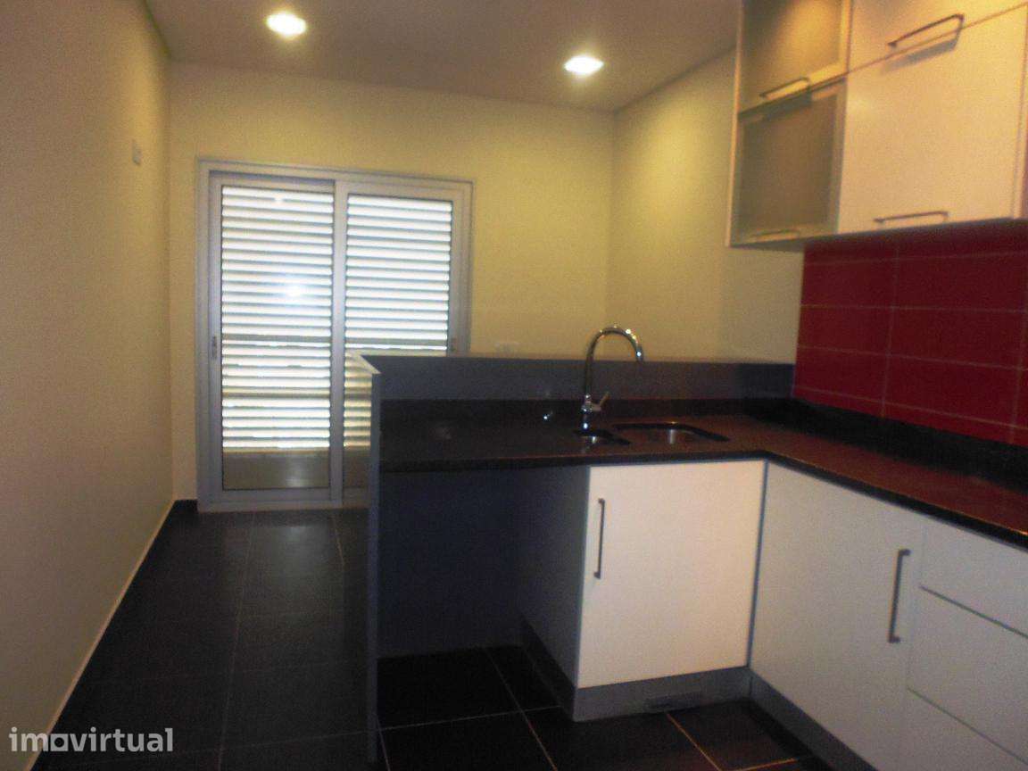 Arrendo Apartamento T.3 de Luxo em Stª Clara – Parceiros, Leiria. - Grande imagem: 3/16