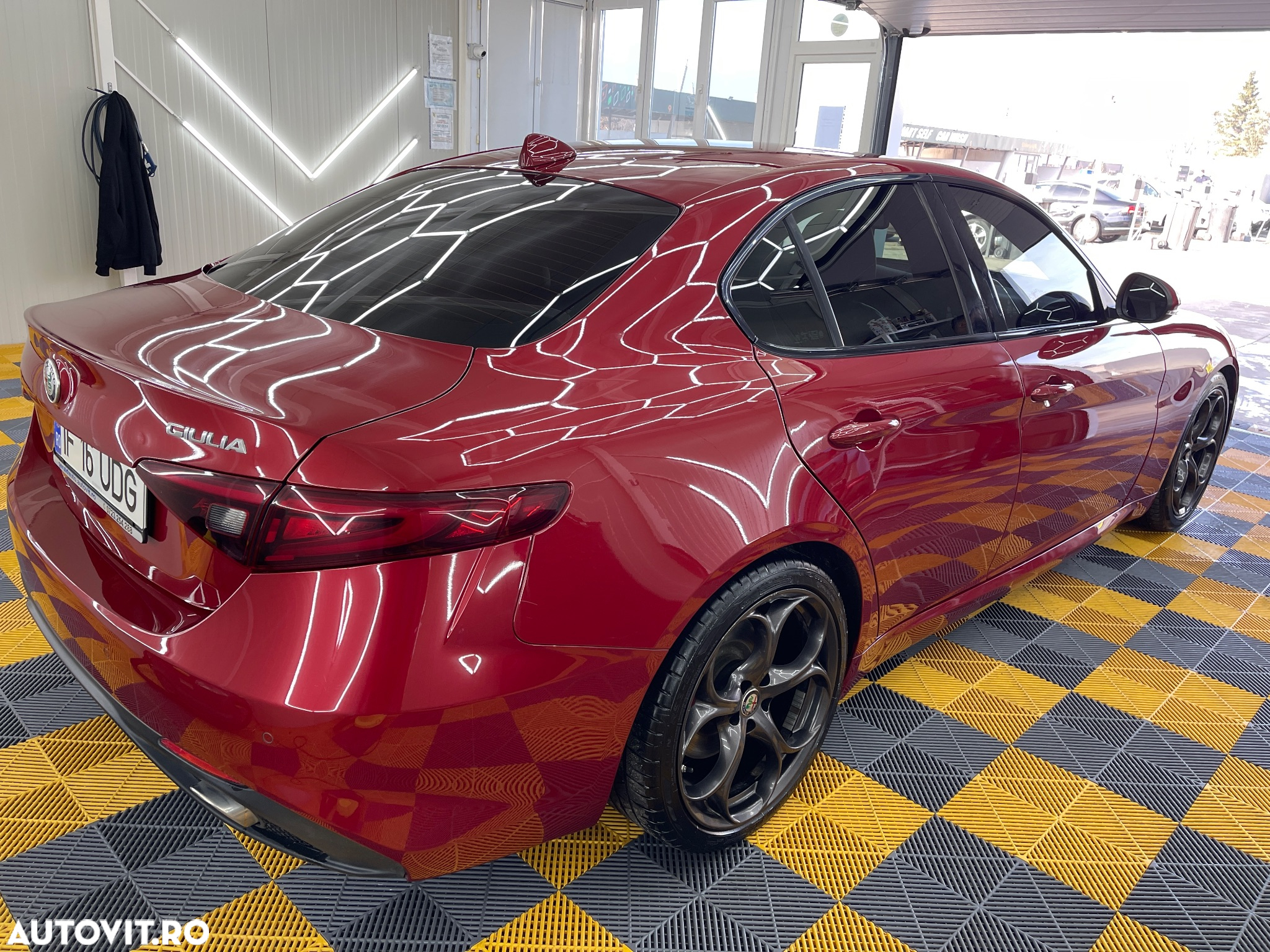 Alfa Romeo Giulia 2.0 Turbo 16V AT8 Veloce Ti - 9