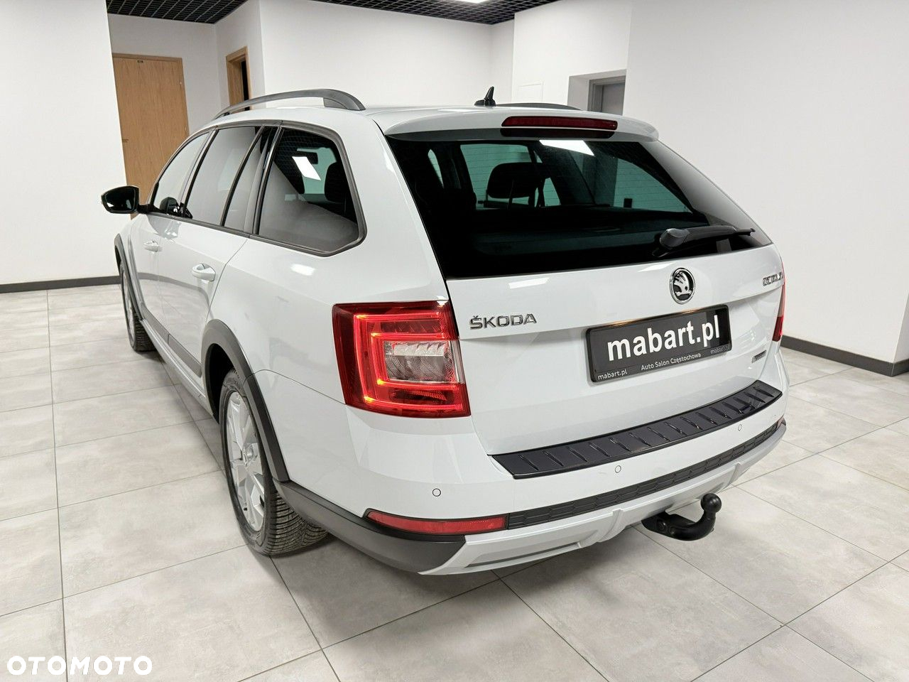 Skoda Octavia Combi 2.0 TDI 4x4 DSG Scout - 4