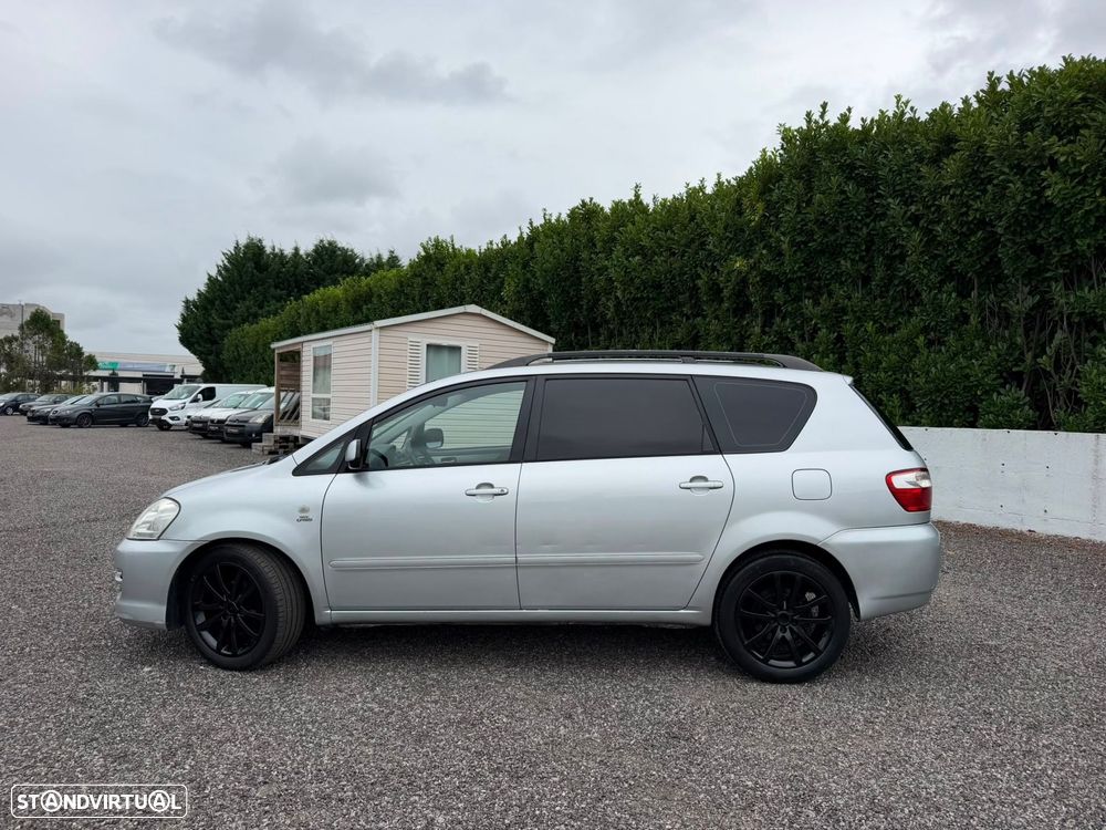 Toyota Avensis Verso 2.0 D-4D - 15
