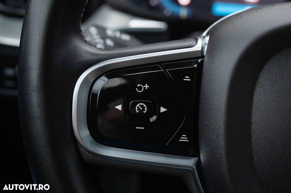 Volvo XC 60 Recharge T6 Twin Engine eAWD R-Design Expression - 32