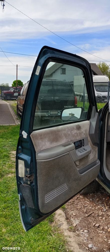 Chevrolet Suburban - 16