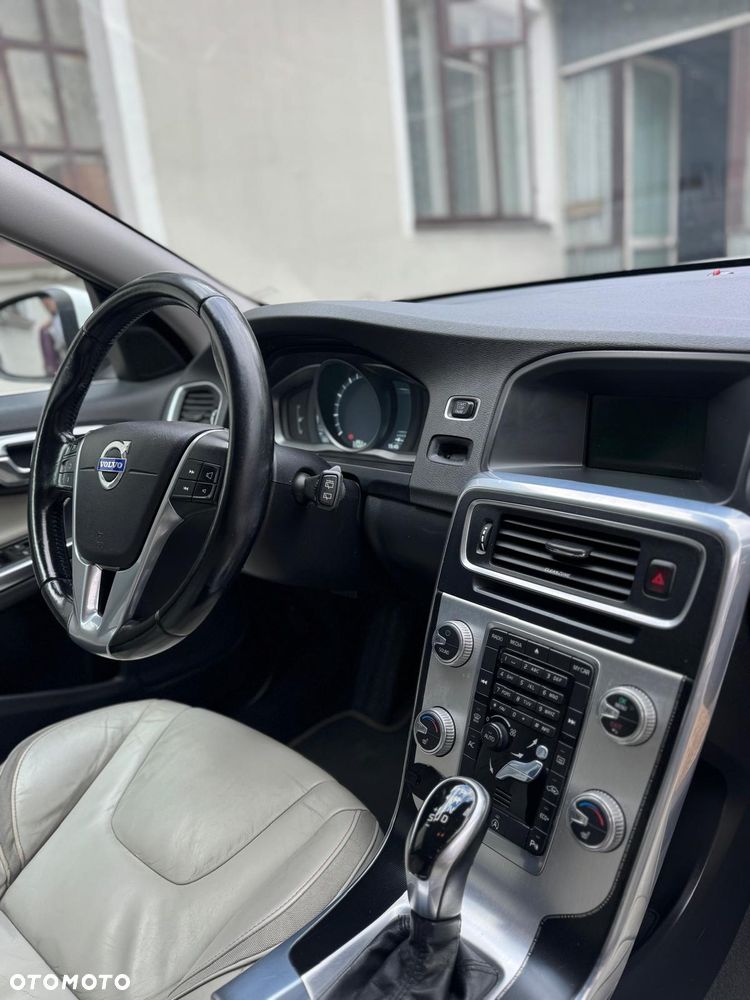 Volvo V60 T5 Drive-E Ocean Race - 11