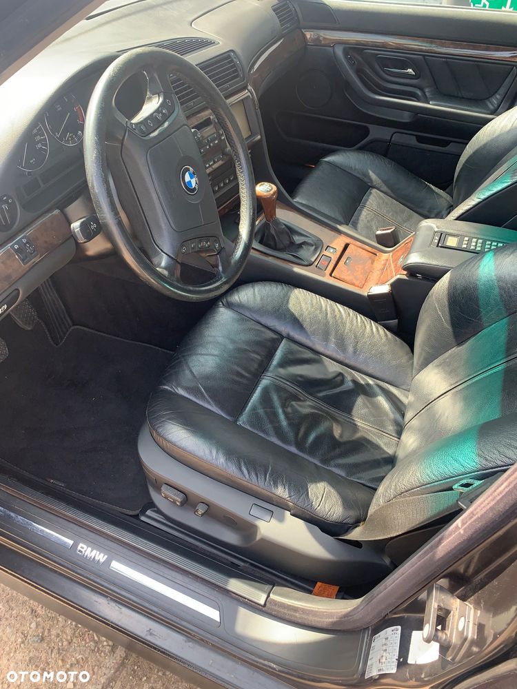 BMW Seria 7 735i - 3