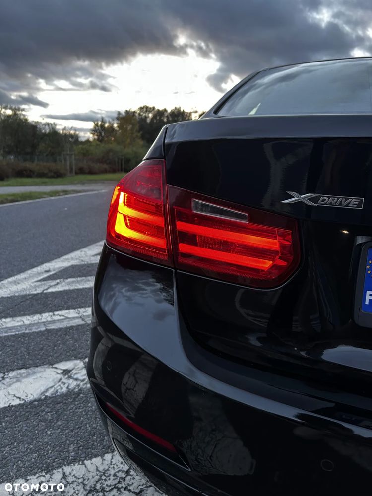 BMW Seria 3 328i xDrive Luxury Line - 26