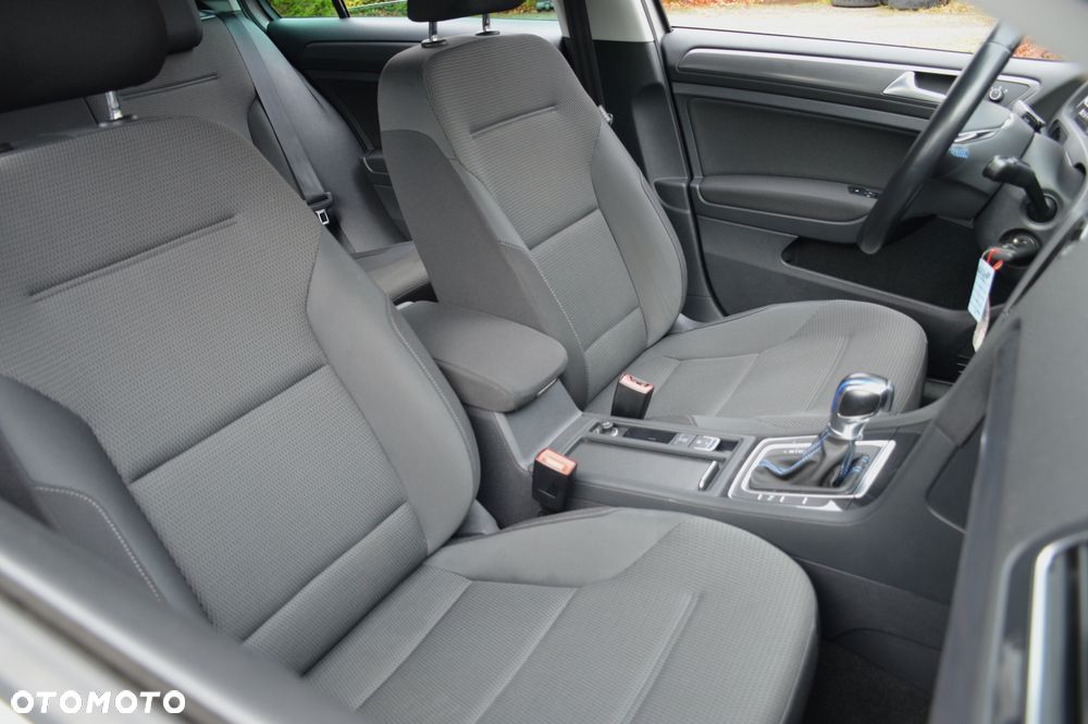 Volkswagen Golf - 30