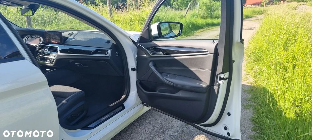 BMW Seria 5 530i xDrive Sport Line sport - 9