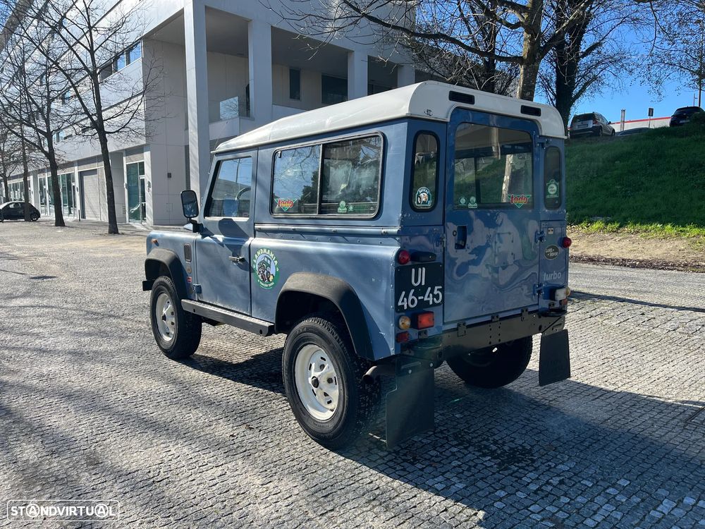 Land Rover Defender - 4
