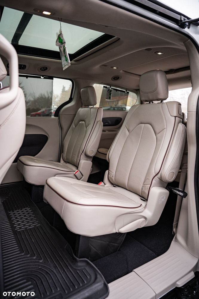 Chrysler Pacifica - 17