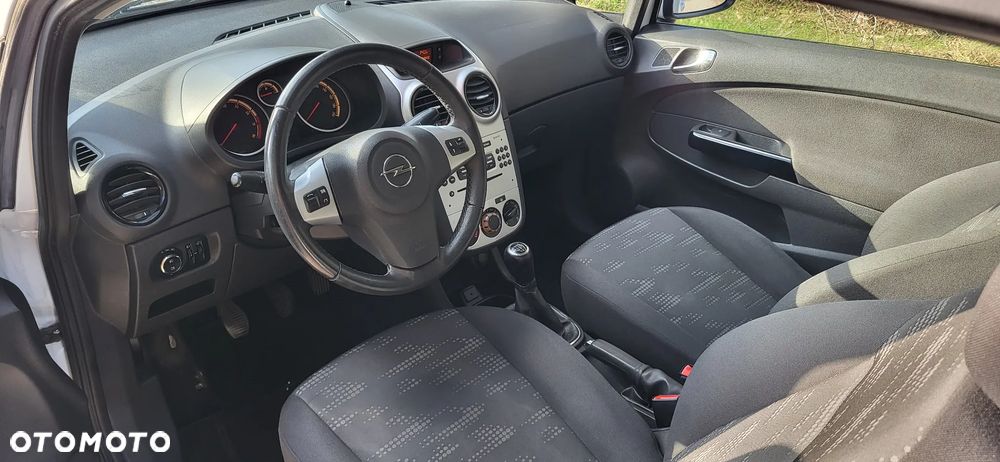 Opel Corsa 1.4 16V Satellite - 9