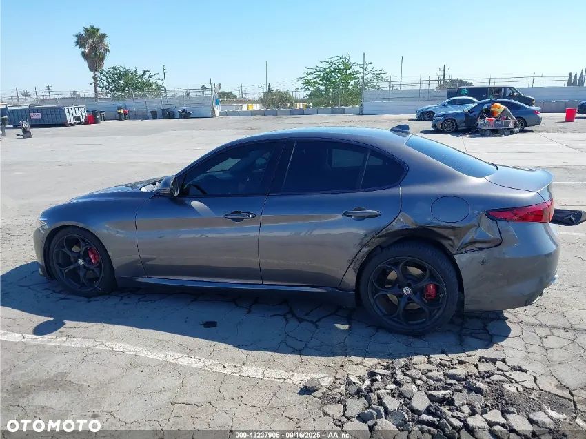 Alfa Romeo Giulia - 6