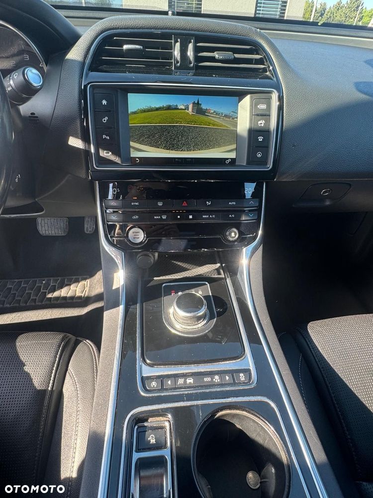 Jaguar XE 20d R-Sport Ingenium Edition - 24
