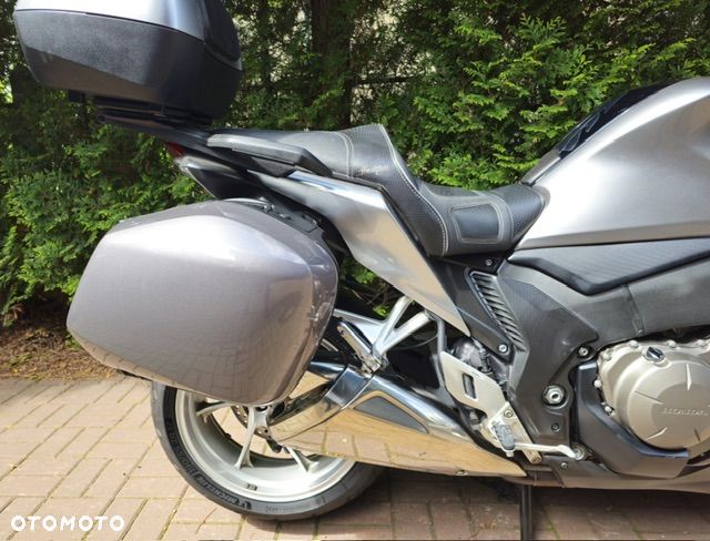 Honda VFR - 9