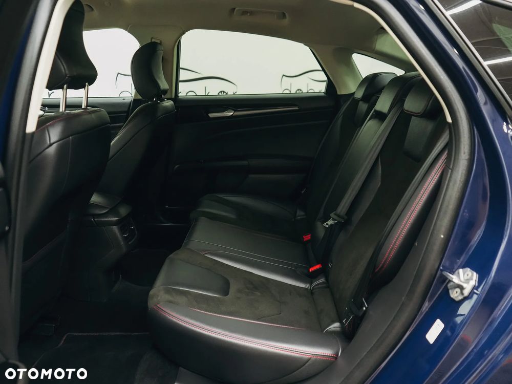 Ford Mondeo - 32