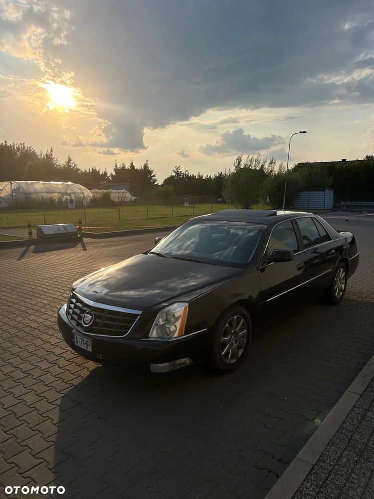 Cadillac DTS - 4