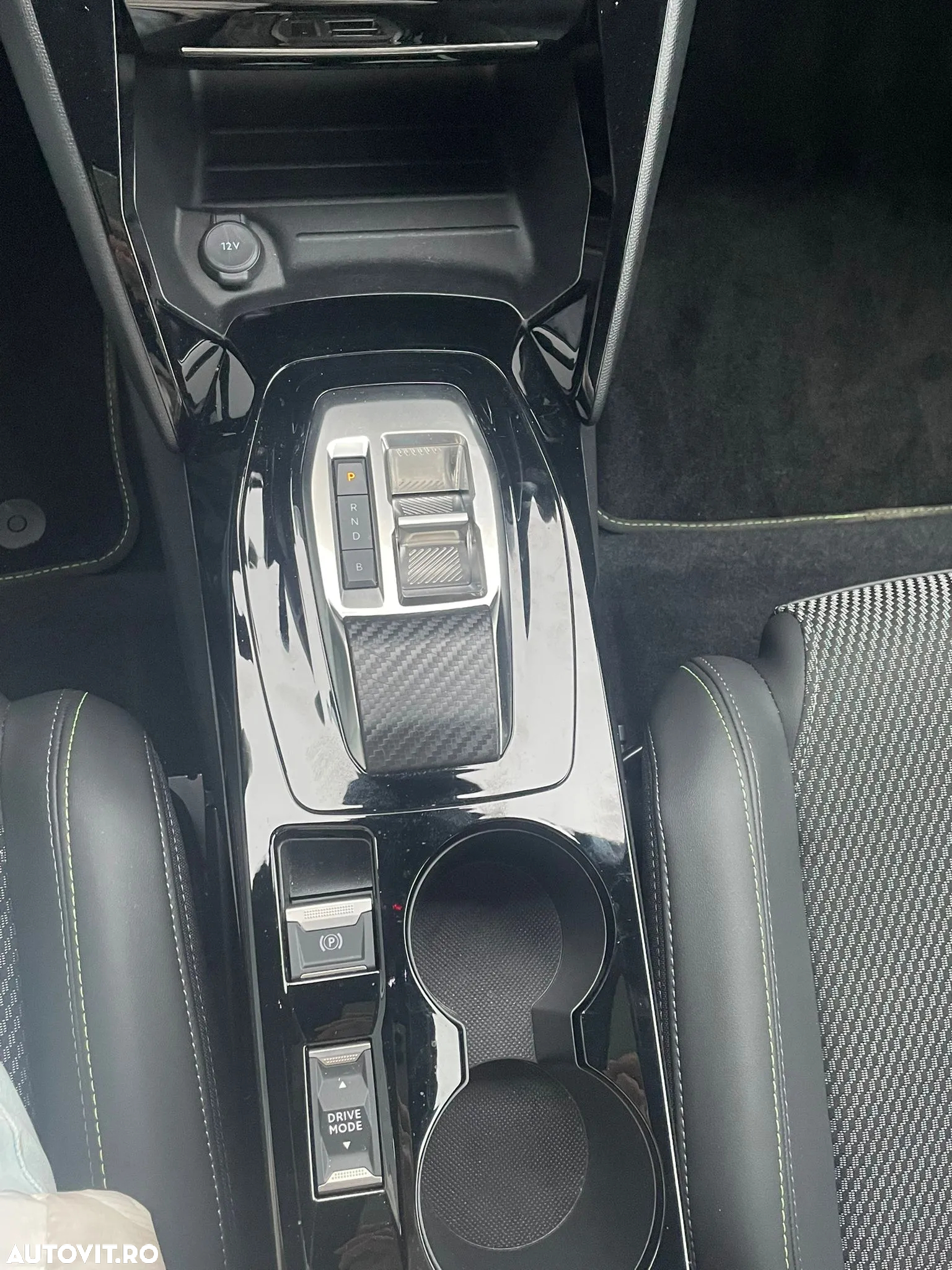 Peugeot 2008 e-2008 54 kWh GT - 11