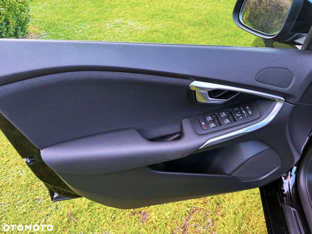 Volvo V40 D2 Drive-E Momentum - 37