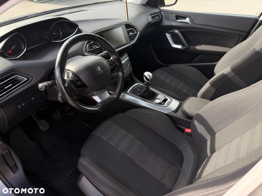 Peugeot 308 1.6 BlueHDi Allure S&S - 11