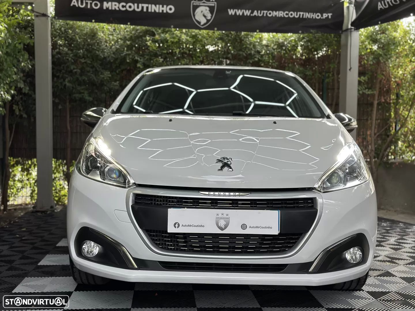 Peugeot 208 1.2 PureTech Allure EAT6 - 1