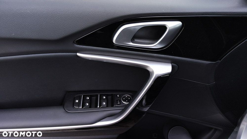 Kia Ceed - 8