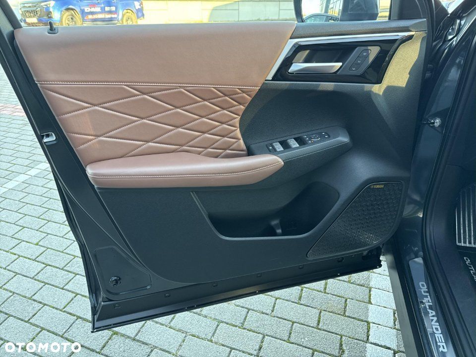 Mitsubishi Outlander - 10