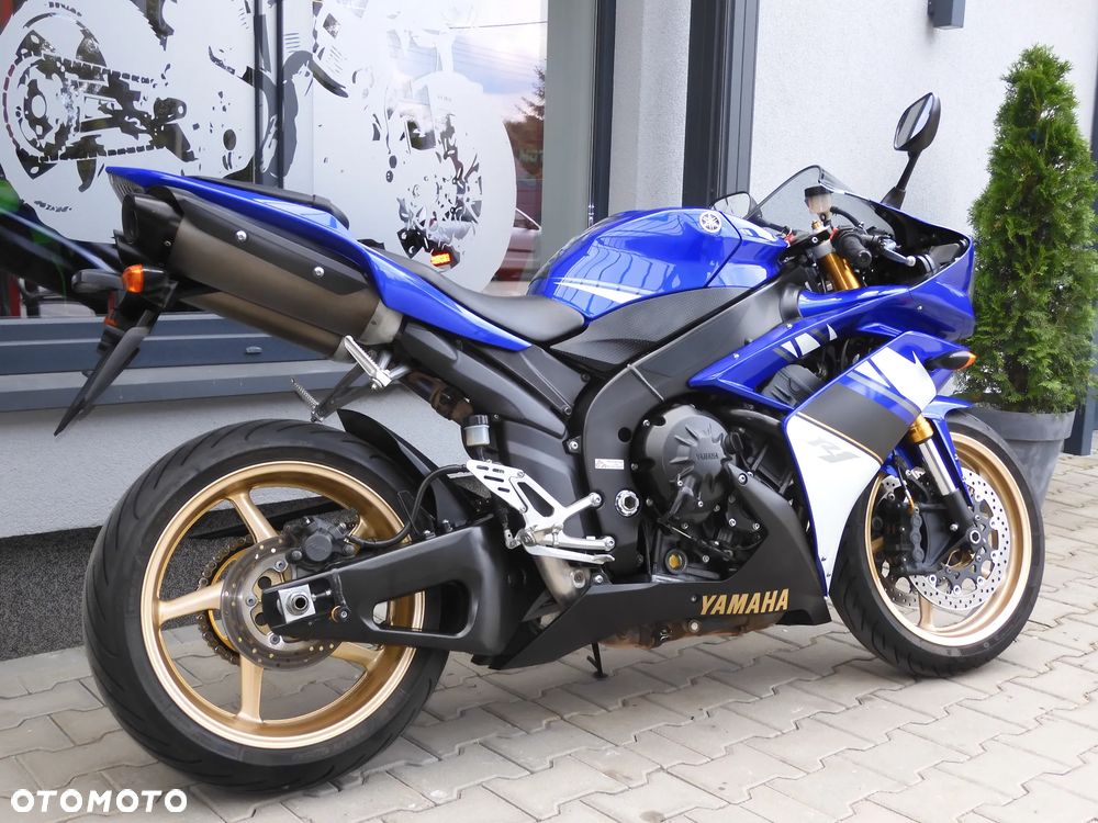 Yamaha R1 - 18