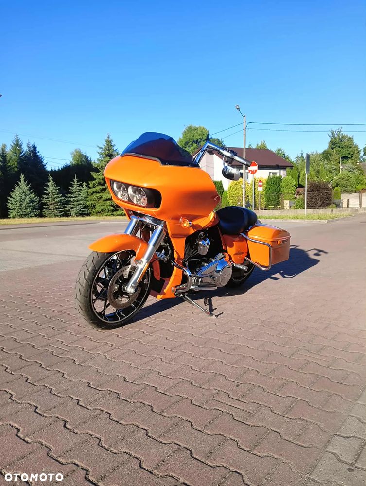 Harley-Davidson Touring Road Glide - 2