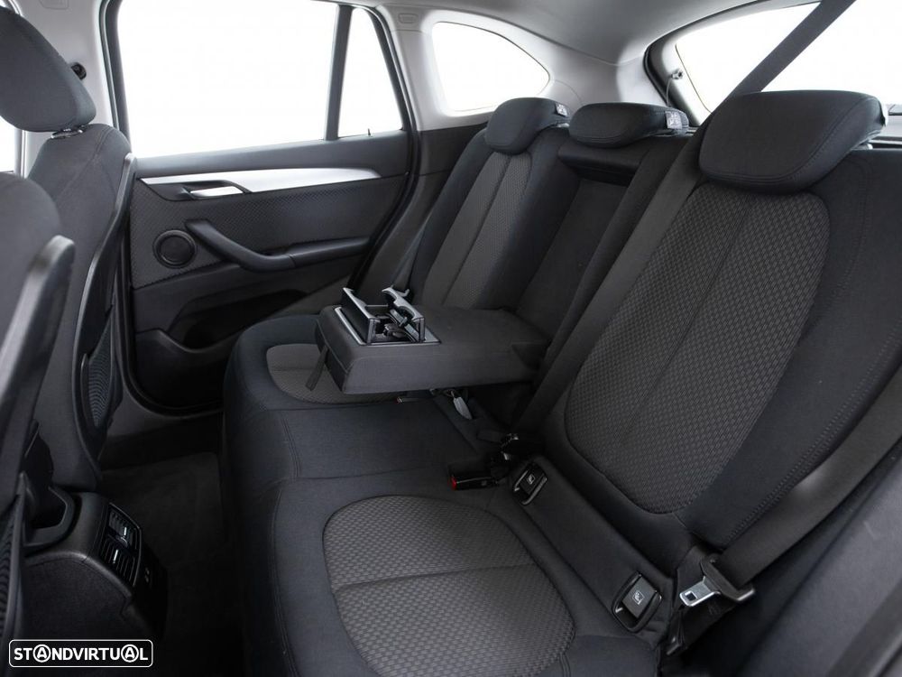 BMW X1 25 e xDrive Corporate Edition - 11