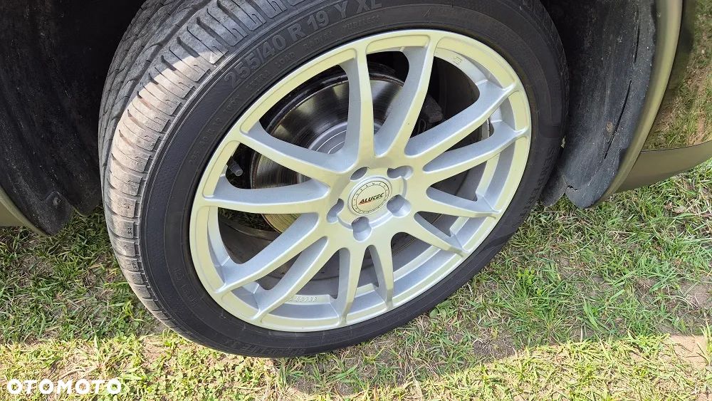 Volkswagen Tiguan - 12