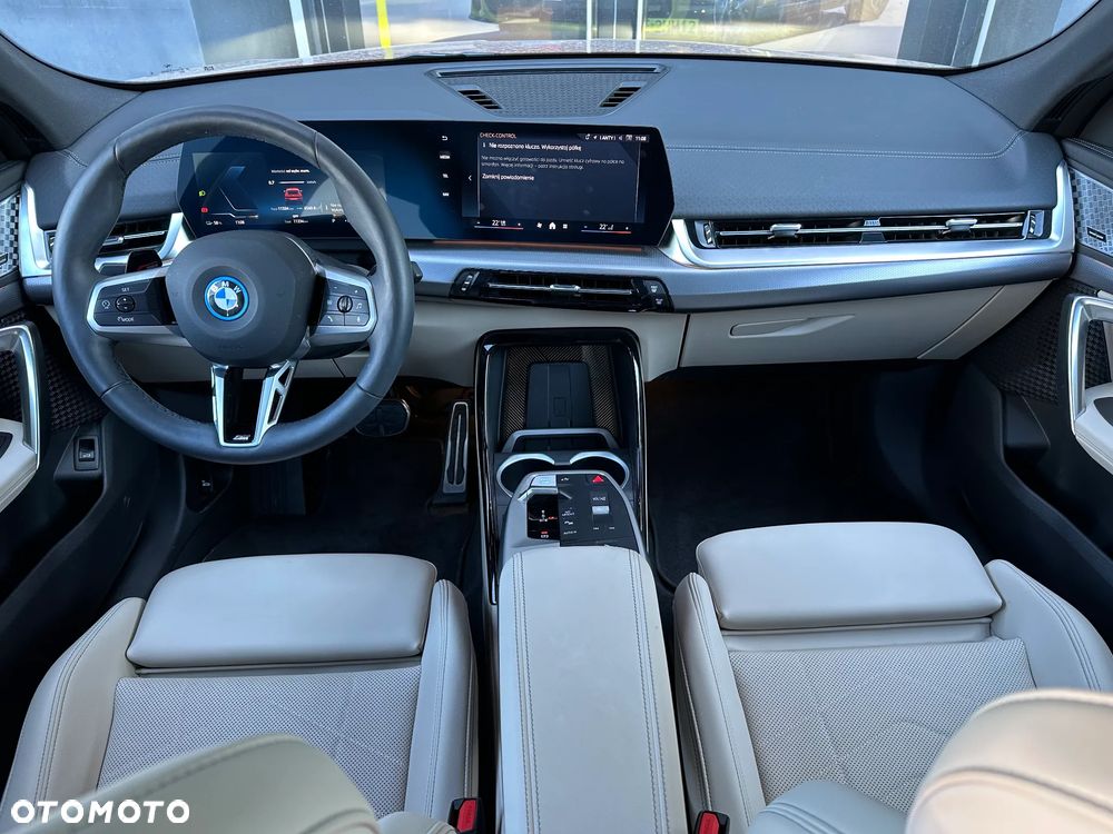 BMW iX2 eDrive20 66.5kWh M Sport - 9