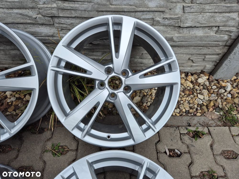 4x  8x19 ET42   5x112 Nowy komplet felg aluminiowych Audi,Seat,Skoda,VW - 4