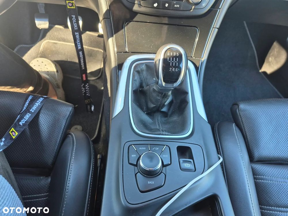 Opel Insignia - 11