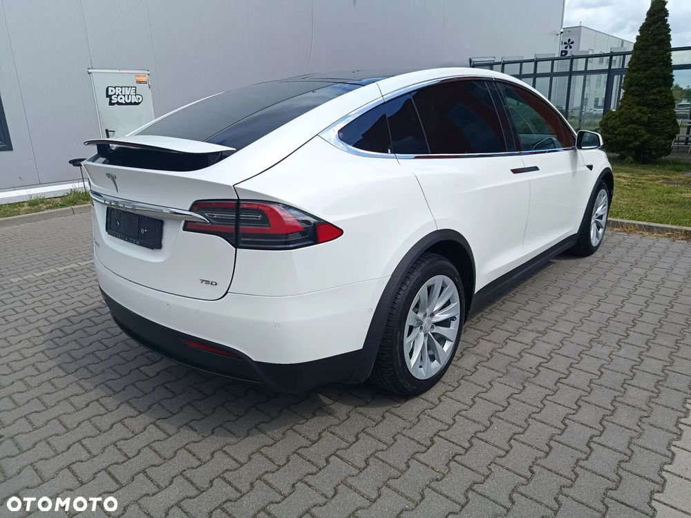 Tesla Model X 75 D - 7