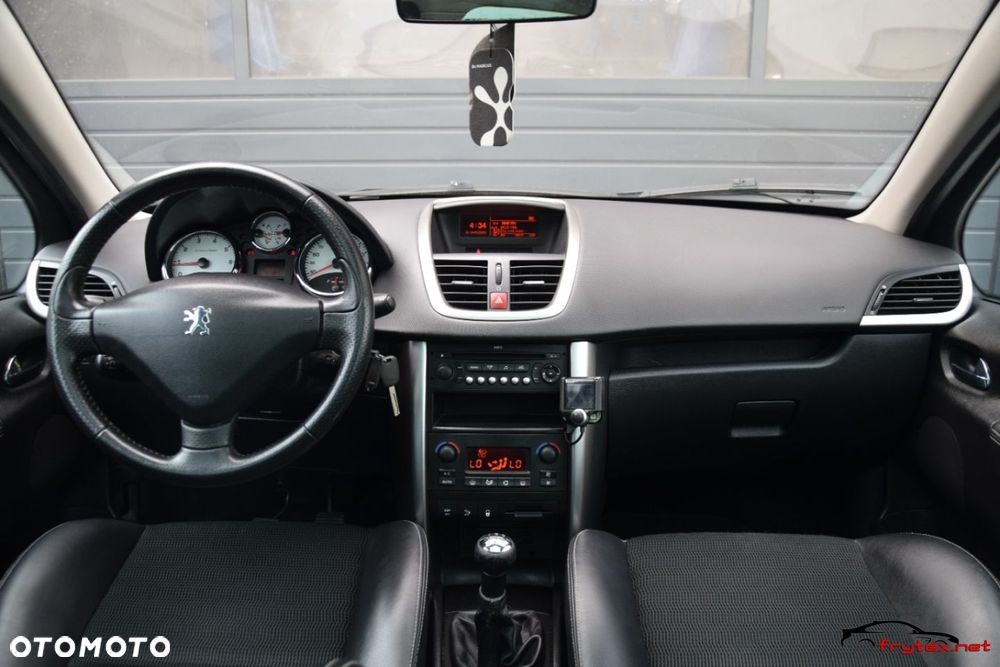 Peugeot 207 - 30