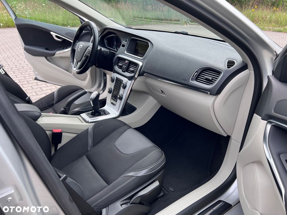 Volvo V40 D2 Momentum - 37