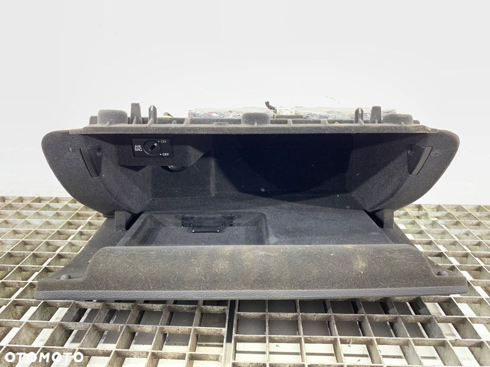 SCHOWEK PASAŻERA  AUDI Q7 (4LB) 2006 - 2016 4.2 TDI quattro 240 kW [326 KM] olej napędowy 2007 - - 2