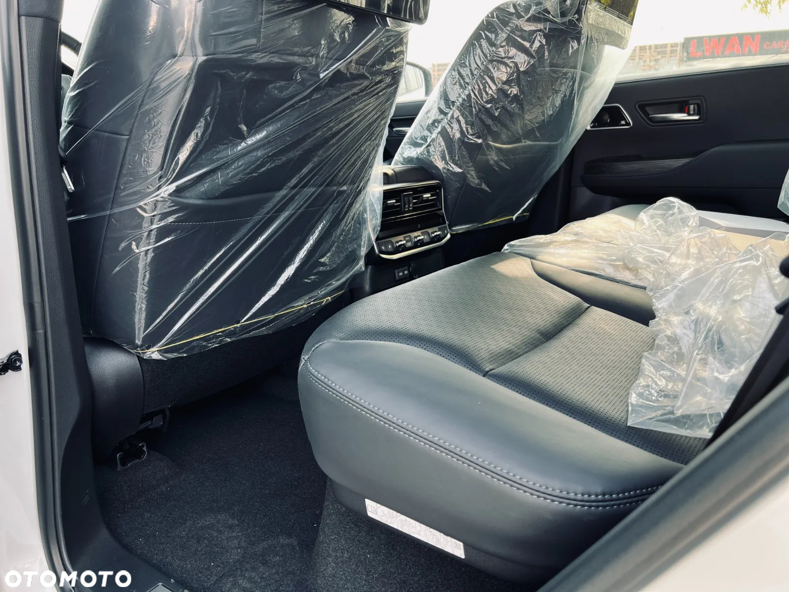 Toyota Land Cruiser - 2