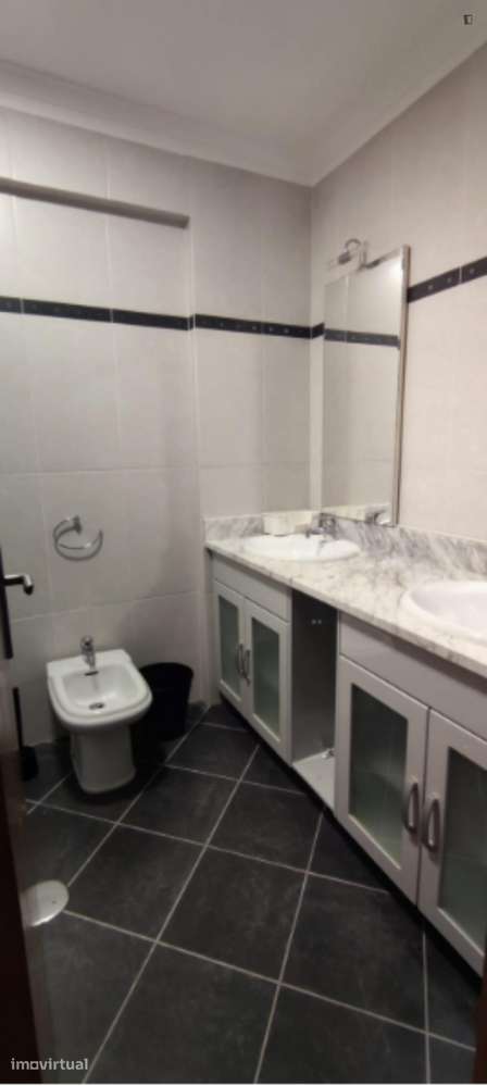 Quarto - localizado em Custóias Porto - Grande imagem: 5/7