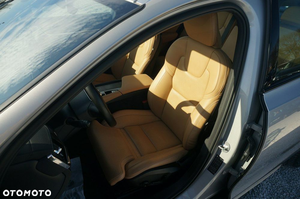 Volvo V90 Cross Country B5 D AWD Ultimate - 24