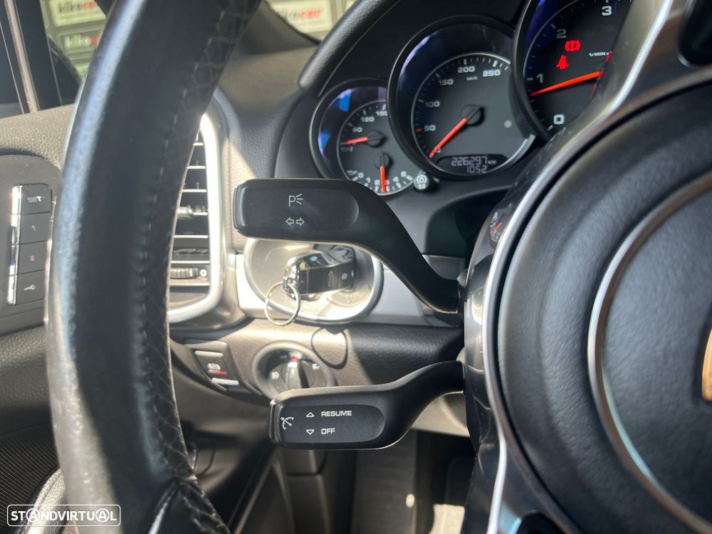 Porsche Cayenne Standard - 23
