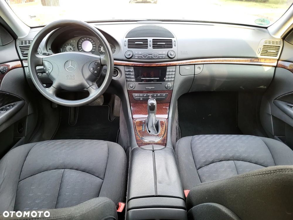 Mercedes-Benz Klasa E 320 T Classic - 10