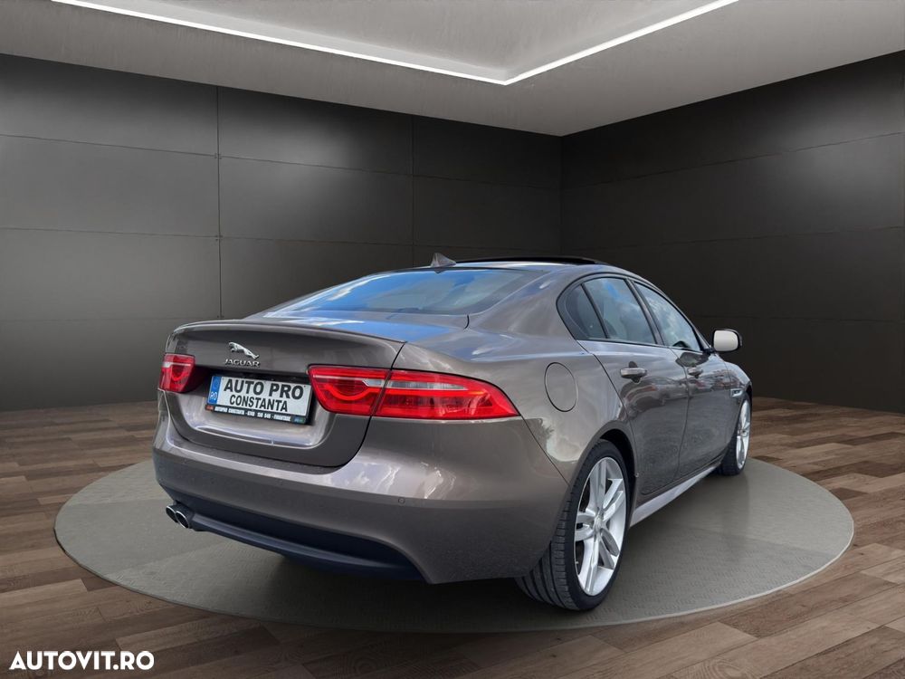 Jaguar XE - 4