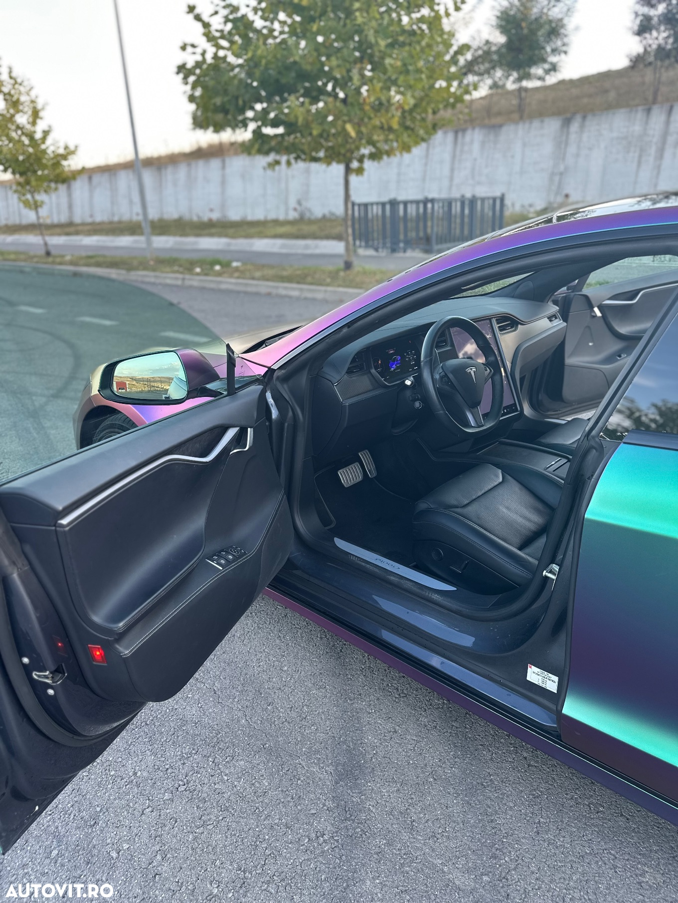 Tesla Model S - 8