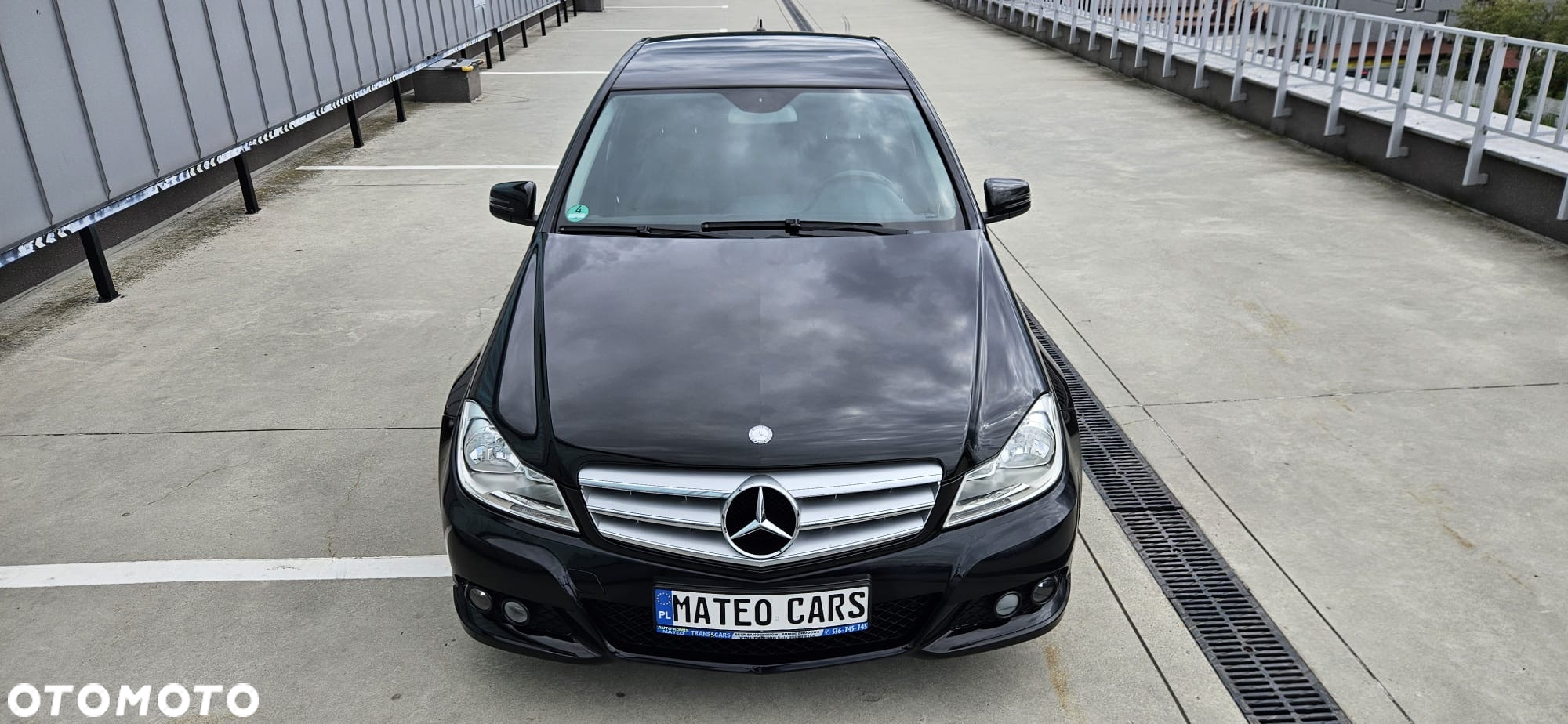 Mercedes-Benz Klasa C 180 CGI BlueEff Avantgarde - 29