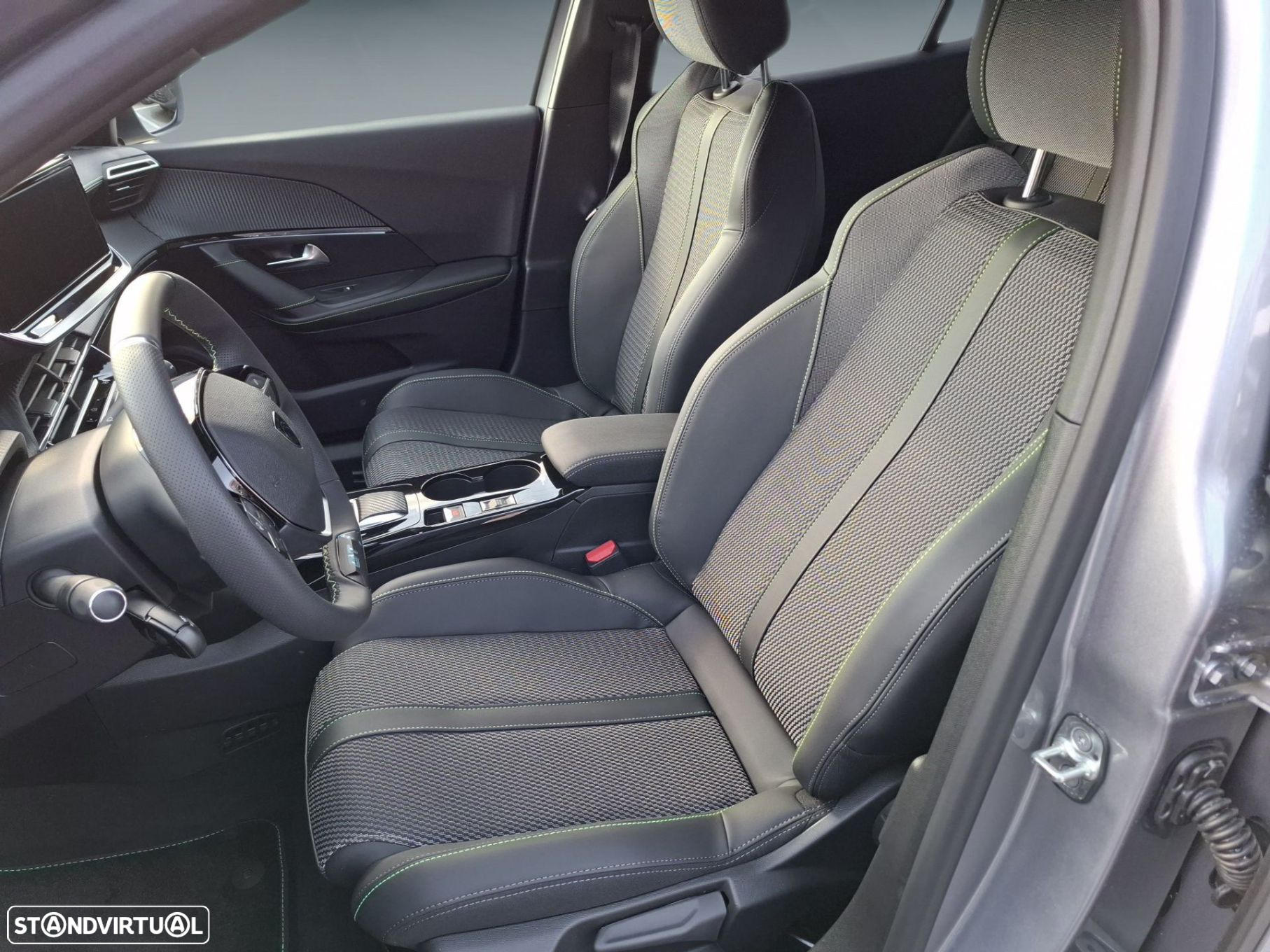 Peugeot e-2008 54 kWh GT - 11