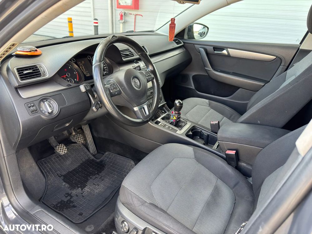 Volkswagen Passat Variant 2.0 TDI Blue TDI Comfortline - 8