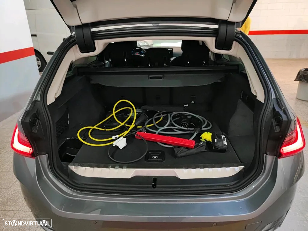 BMW 320 e Touring Auto - 9